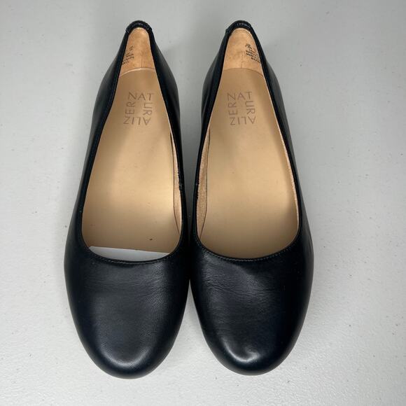 Naturalizer Black Flats - Picture 2 of 8